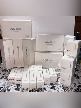 New in Box Lorde +  Belle 26 Piece Bundle